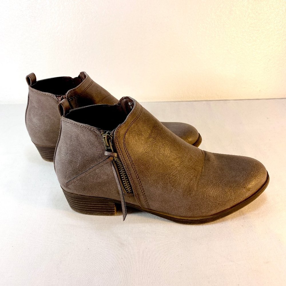 Rampage Ram-Tarragon Double Zip Ankle Bootie Grayish Brown Pull Tab Size 8 M